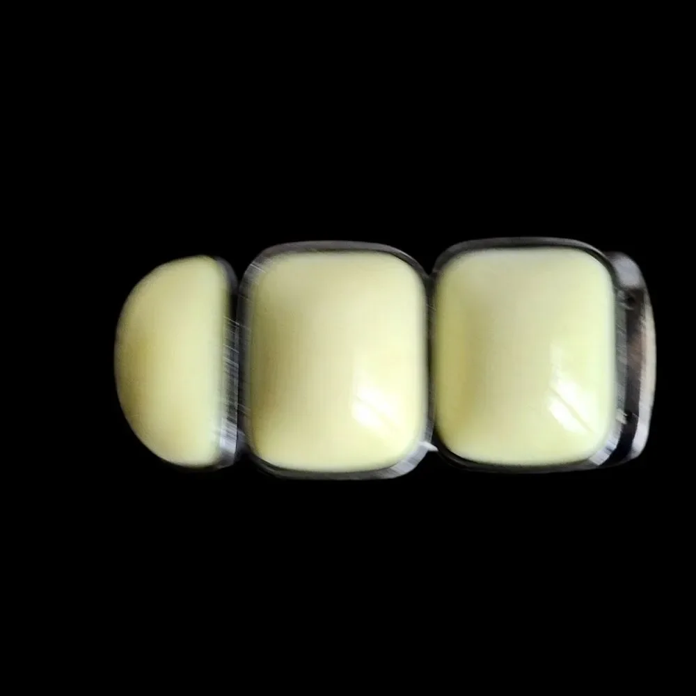 ​Vintage Style Chunky Cream Resin Bracelet with Silver Tone Links Stretch Fit